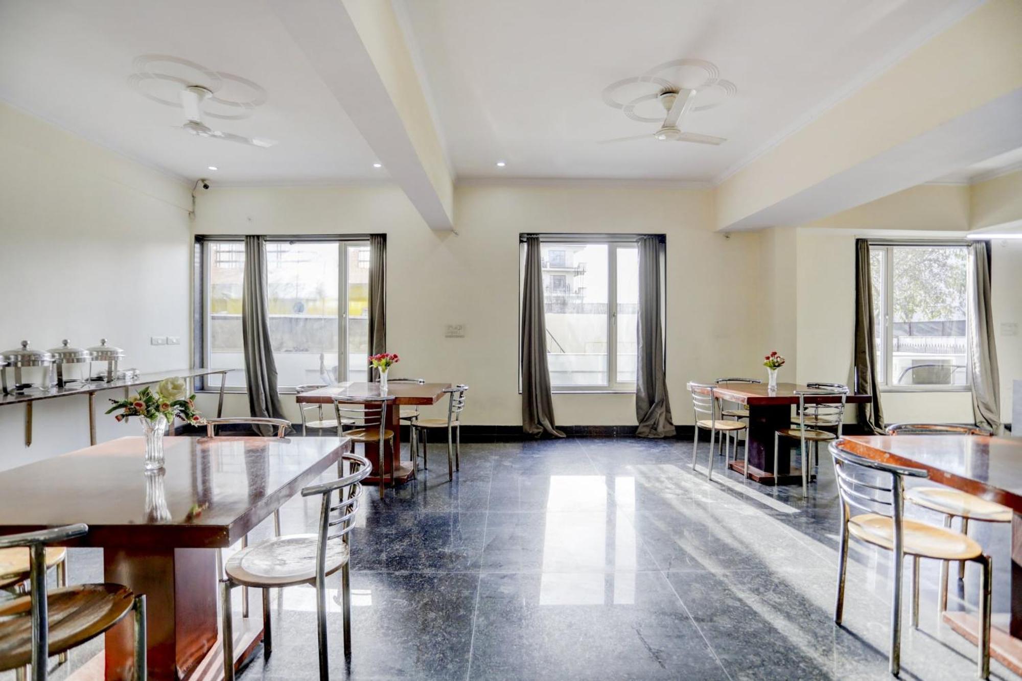 Super Town House Hi5 Aditya International Бхубанешвар Екстер'єр фото