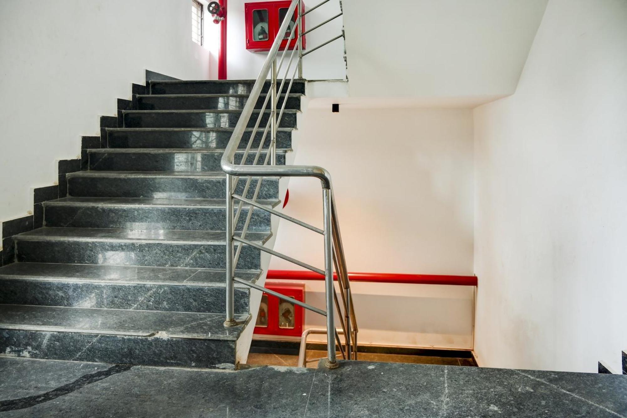 Super Town House Hi5 Aditya International Бхубанешвар Екстер'єр фото