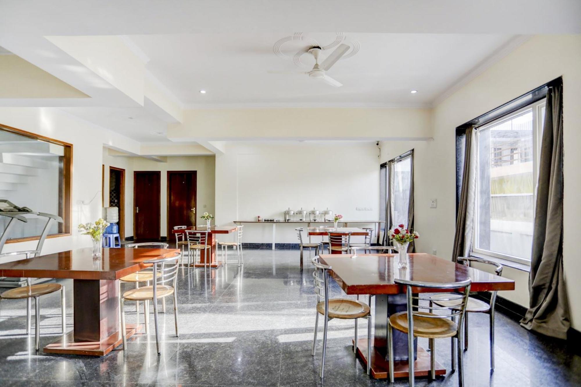 Super Town House Hi5 Aditya International Бхубанешвар Екстер'єр фото