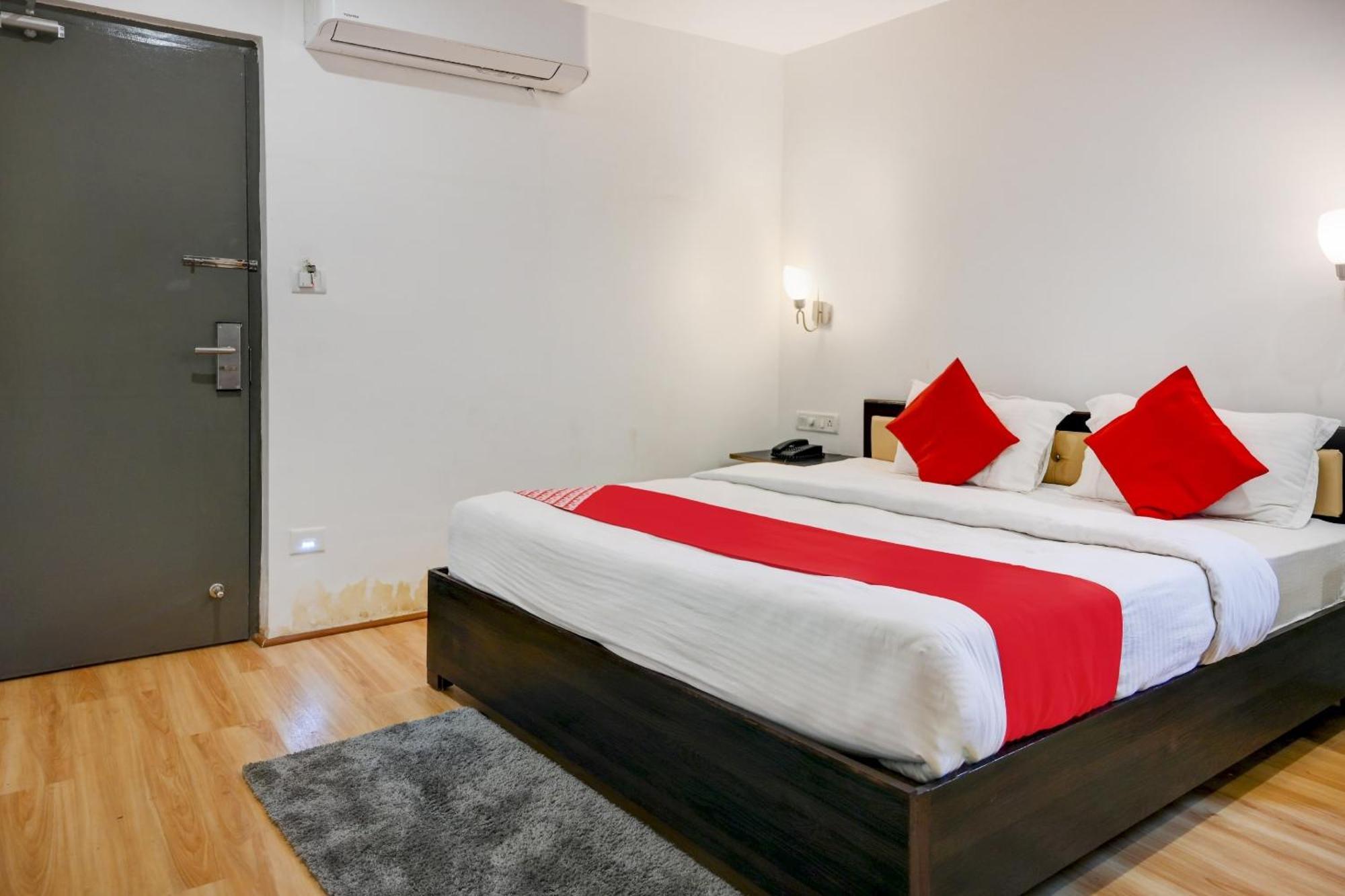 Super Town House Hi5 Aditya International Бхубанешвар Екстер'єр фото
