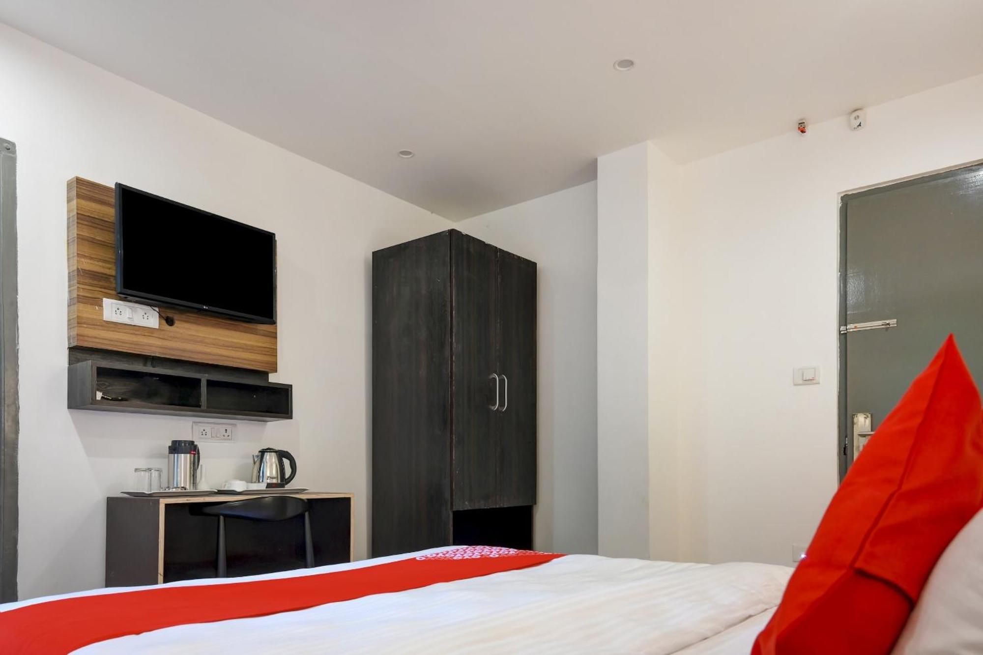 Super Town House Hi5 Aditya International Бхубанешвар Екстер'єр фото